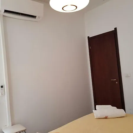 Apartment With Private Garage *